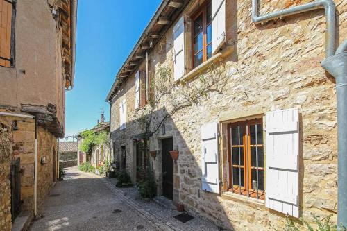 MAISON AU COEUR DU VILLAGE - CALME - TERRASSE