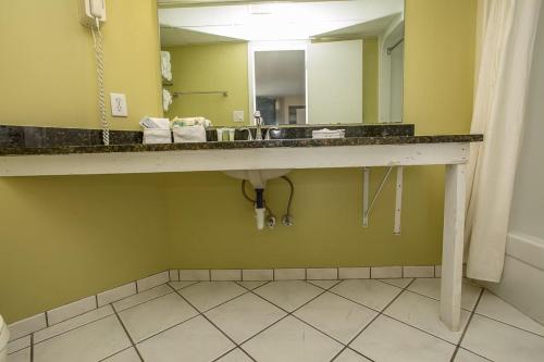 Oceanfront 2 Bedroom 3 Bathroom 5th Floor Boardwalk Resort - image 13