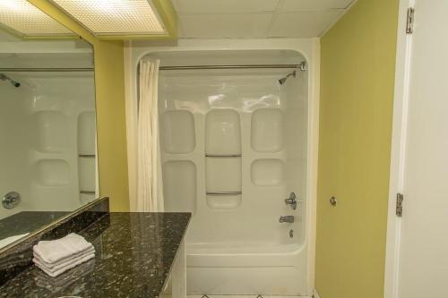 Oceanfront 2 Bedroom 3 Bathroom 5th Floor Boardwalk Resort - image 9