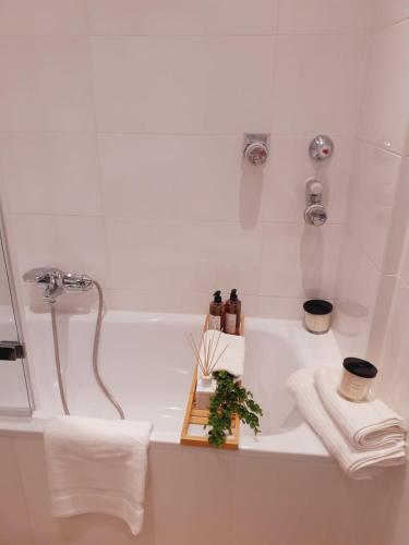 Fürdőszoba, NEW - Apartment Kameni Confort Wifi Munich Airport Family in Neufahrn bei Freising