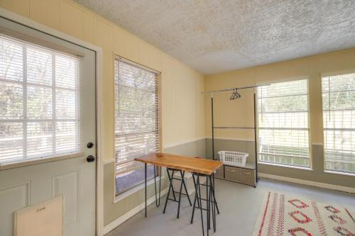 Pet-Friendly Studio - half Mi to Galveston Bay! in San Leon, USA
