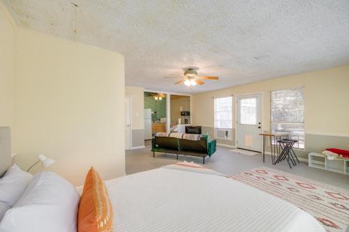 Pet-Friendly Studio - half Mi to Galveston Bay! in San Leon, USA