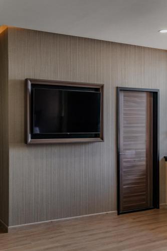 Superior King Room image 3