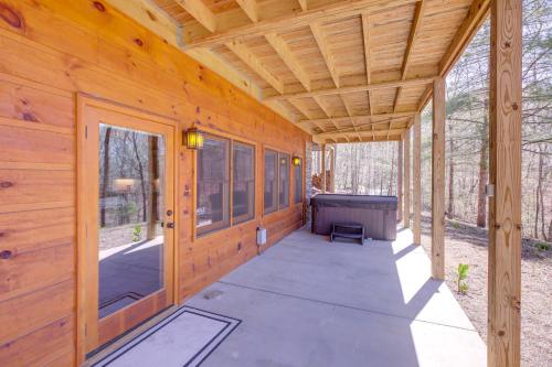 Luxury Mineral Bluff Cabin with Deck and Hot Tub!