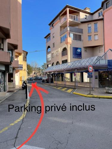 T2 plein centre au 1er étage avec parking privé