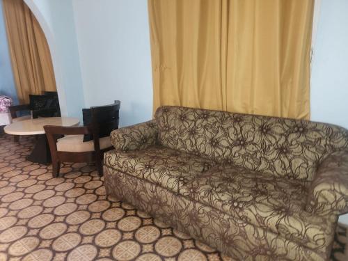 Near Beach Restaurants and Bars- sleeps up to 10 - image 12