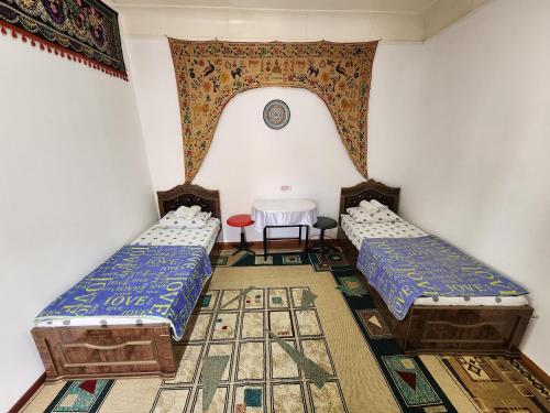2 twin beds
