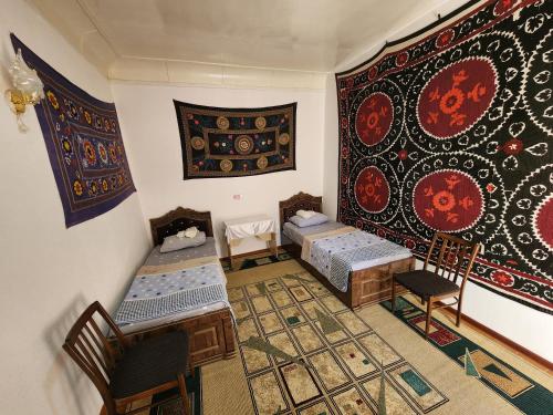 2 queen beds