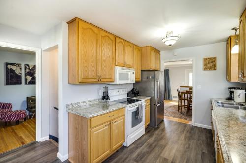 Inviting Minneapolis Vacation Rental with Game Room! in Ryčfildas (MN)