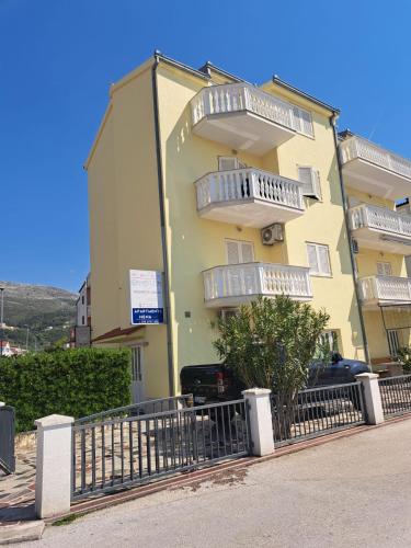  Apartments Nena, Ferienwohnung in Podstrana