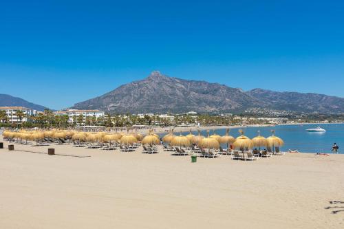 MARBELLA HOME RENTALS - Marina Banus, Puerto Banus, 2BR Terrace, parking & pool 4