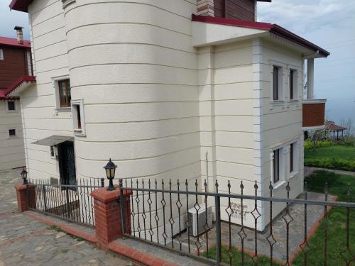 Big garden and sea view villa