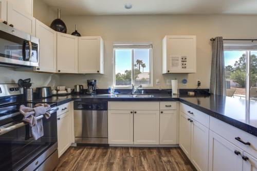 Updated Las Vegas House with Patio Solar Heated Pool - image 6