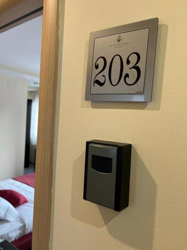 Deluxe Double Room with Extra Bed image 3