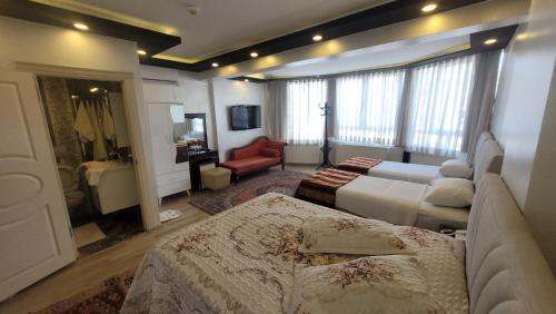 Quadruple Room with Sea View image 10