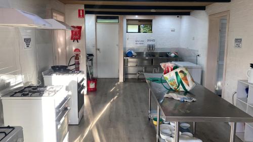 Kitchen, Pemberton Hostel - note - Go to Gloucester Motel Reception for check in - Backpackers 88 days farm w in Pemberton