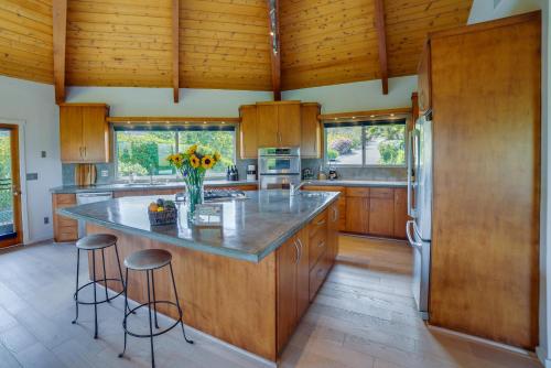 Fallbrook Home with Mountain Views Close to Hiking! in Fallbrook, USA