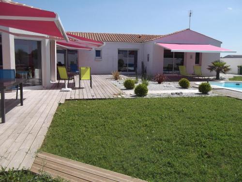 Villa Oyala avec piscine, spacieuse et de qualite - Location, gîte - Saint-Pierre-d'Oléron