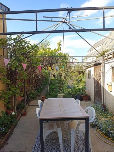 Balkon/terasa, B&B during the 24Hours week / Le Mans Legend in Saint Aubin