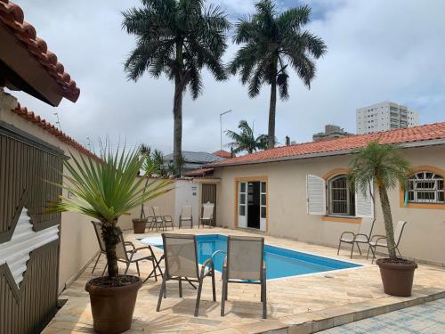 casa com piscina a 100 mts a beira mar