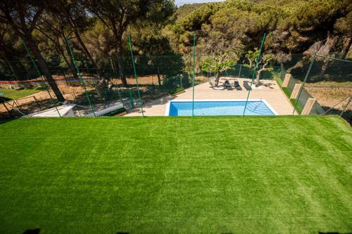 Maravillosa casa con piscina grande y bosque