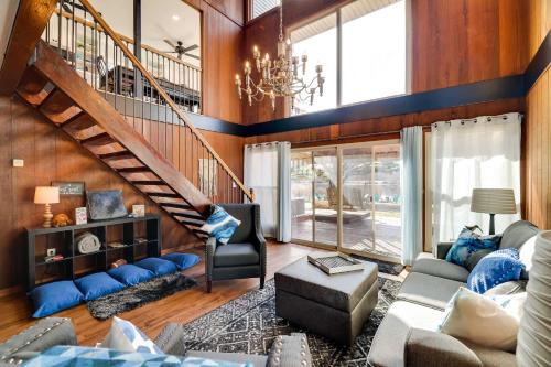 Long Pond Vacation Rental on Pine Tree Lake! in Long Pond, USA