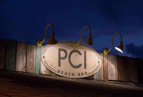 Postcard Inn On The Beach