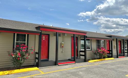 Whistling Pines Motel- Daily and Extended Stay in Elizabeth City (NC)