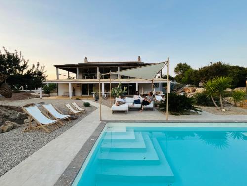 Villa Shanti ad Alghero con piscina, Jacuzzi, Yoga deck, per 18 persone