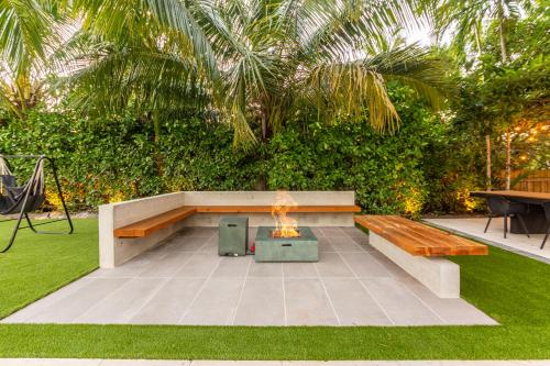 Waterfront Villa BY THE GLAMHOMES in Miami, USA