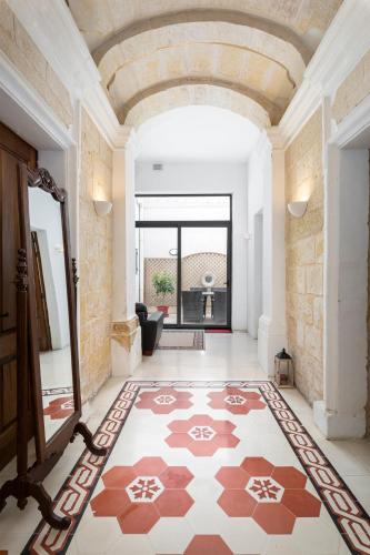 Traditional & Modern Maltese Townhouse - Rooftop Terrace and Sea Views, close to Birgu Waterfront, Cospicua (foto 6)