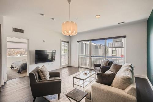 Modern 2BR Condo Walk to all RiNo Attractions