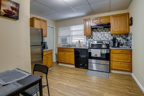 West Oakland Home - 2 Mi to Downtown Pittsburgh! in Pittsburgh, USA
