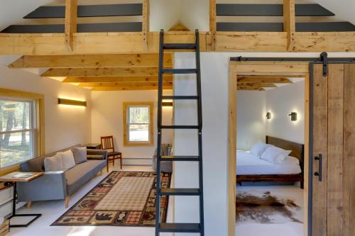 Cozy Catskills Tiny Home about 3 Mi to Bethel Woods!