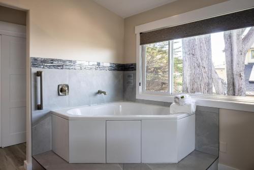 Bathroom, Cypress Inn on Miramar Beach in Half Moon Bay