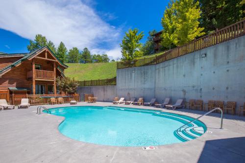 Misty Mountain Hideaway 3 Bedrooms Sleeps 10 Pool Access WiFi - image 14
