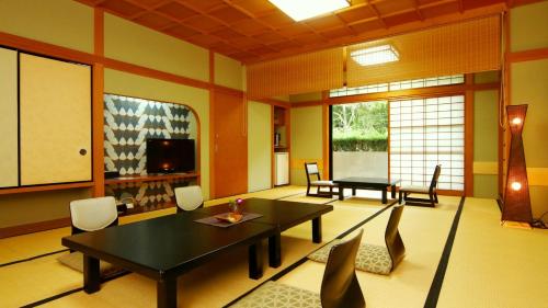 Japanese-Style Quadruple Room image 2