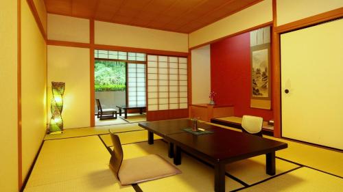 Japanese-Style Quadruple Room image 1