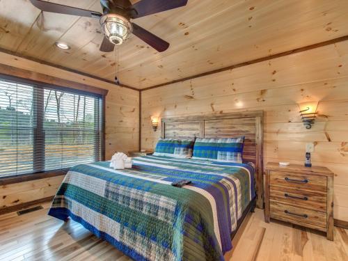 Splashtastic View Lodge 7 Bedroom Private Indoor Pool Theater Sleeps 20 - image 12