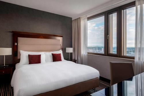 Junior Club Suite, M Club lounge access, 1 Bedroom Junior Suite, 1 King, High floor