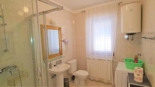 Three-Bedroom Apartment with Terrace image 4