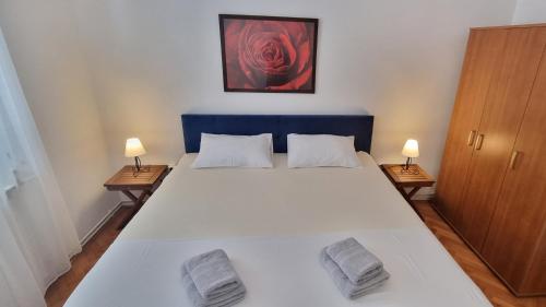 Three-Bedroom Apartment with Terrace image 5