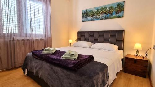 Three-Bedroom Apartment with Terrace image 7