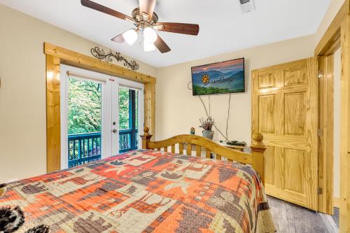 Rambling Bear on Cove Creek Hot Tub WIFI 560 FREE tickets each paid day!!! - image 11