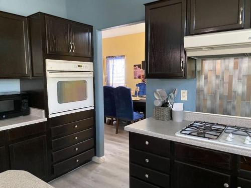 Beautiful 5 bedroom 3 bath home in Las Vegas (NV)