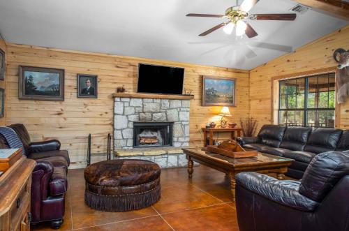 Miracle Springs Ranch Lodge in Rio Frio (TX)