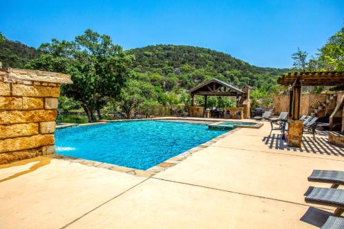 Miracle Springs Ranch Lodge in Rio Frio (TX)