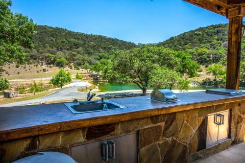 Miracle Springs Ranch Lodge in Rio Frio (TX)