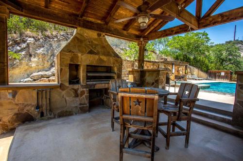Miracle Springs Ranch Lodge in Rio Frio (TX)