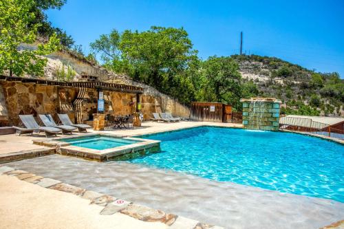 Miracle Springs Ranch Lodge in Rio Frio (TX)